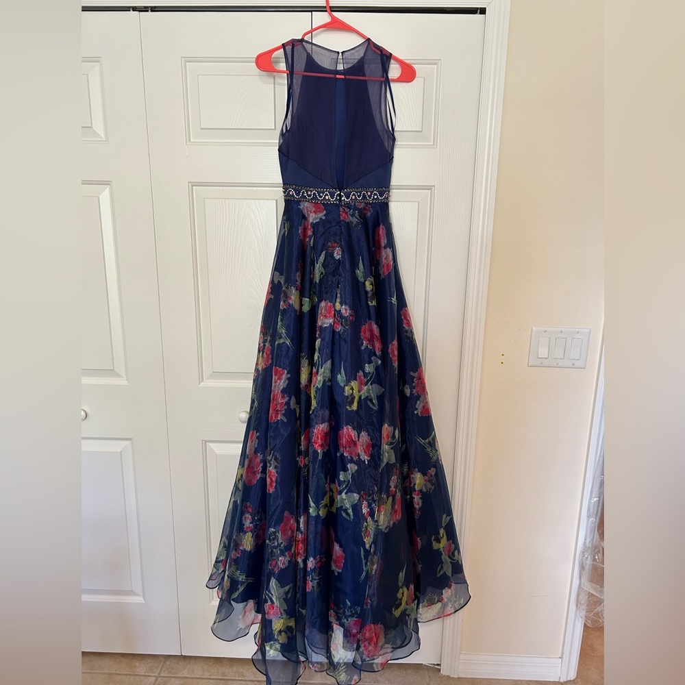 Nina Canacci Prom Dress - Picture 4 of 6